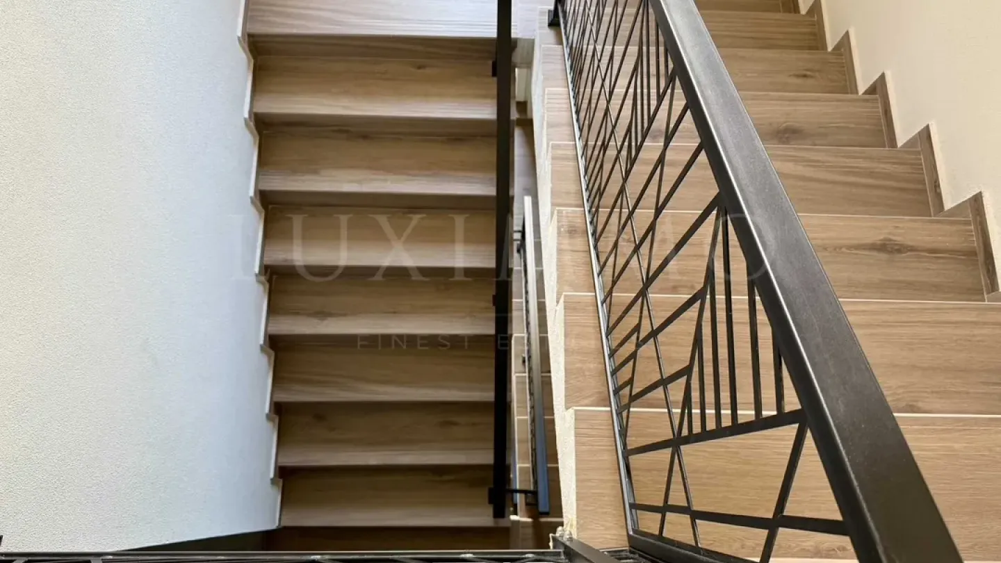 Panoramic Rhodope Views: Luxurious Plovdiv Apartment - Image 1