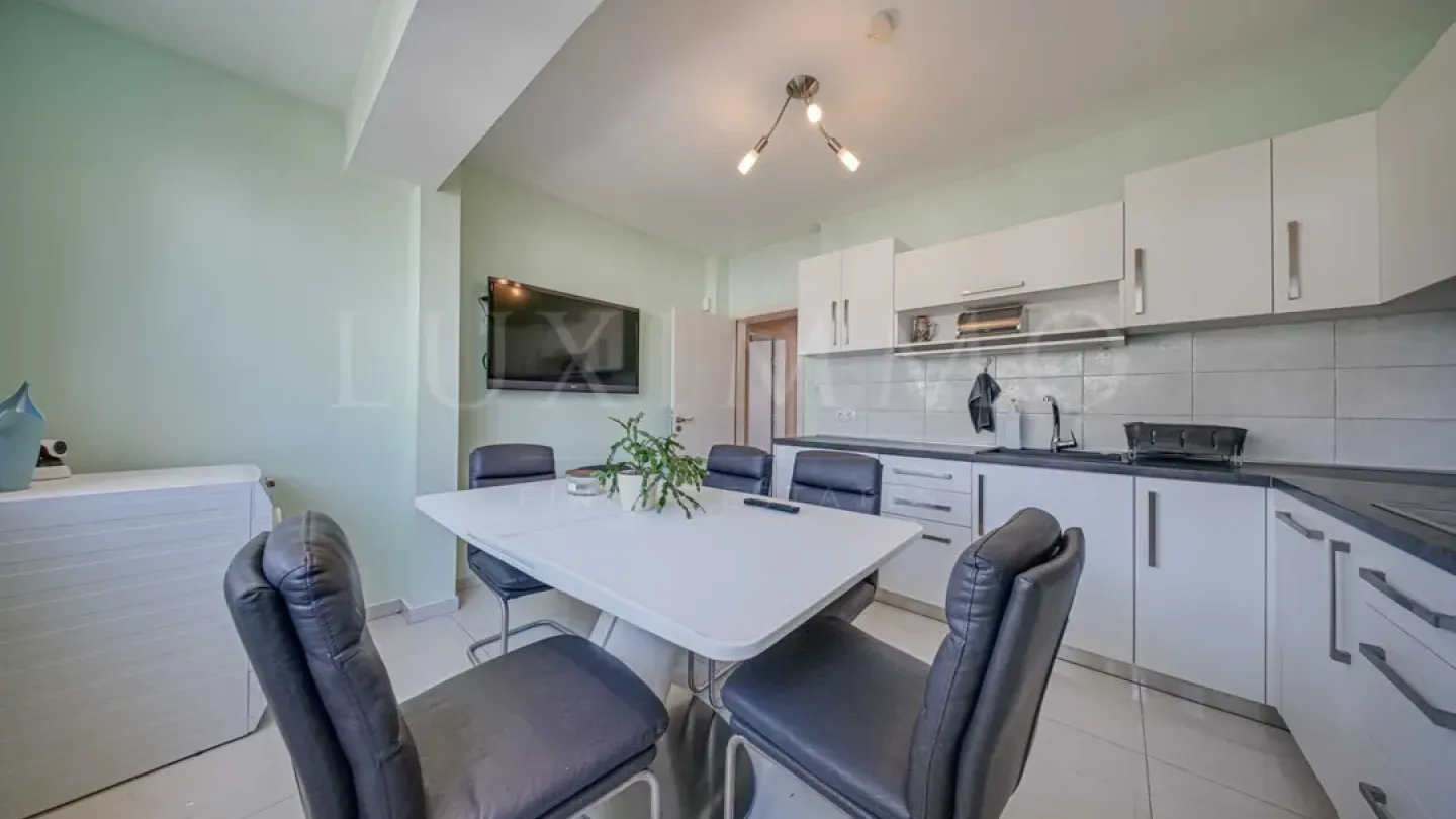 Spacious & Bright Lozenets Apartment with Garage - Fully Furnished - Image 2
