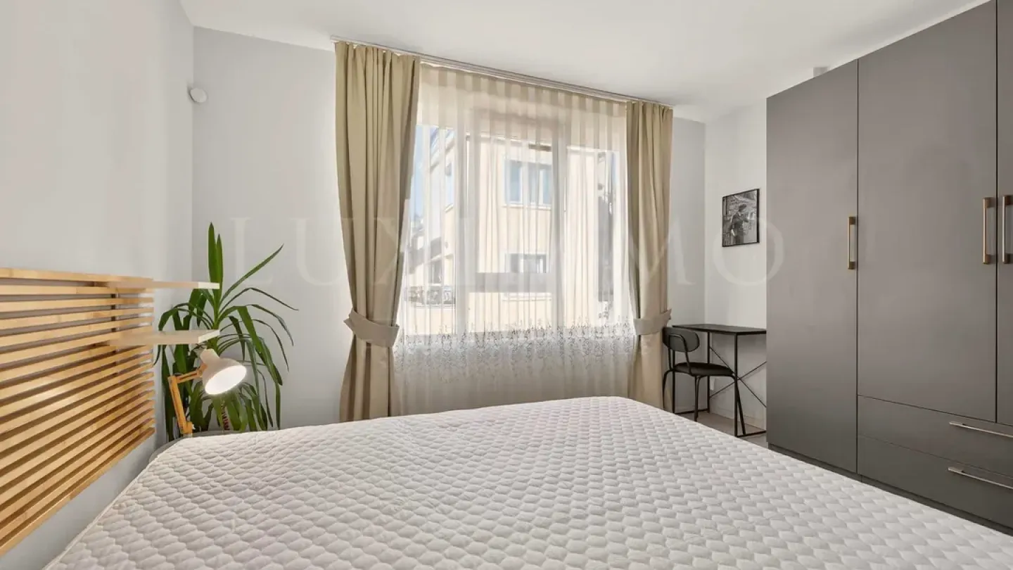 Spacious, Fully Furnished 3-Bedroom Apartment in Central Varna - Image 3