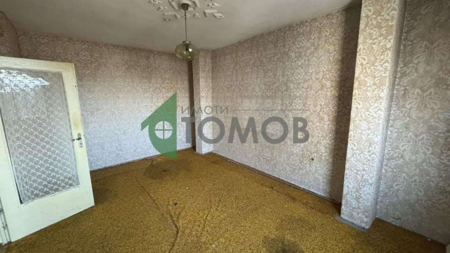 Spacious 3-Bedroom Apartment in Sunny Stara Zagora, Bulgaria - Image 4