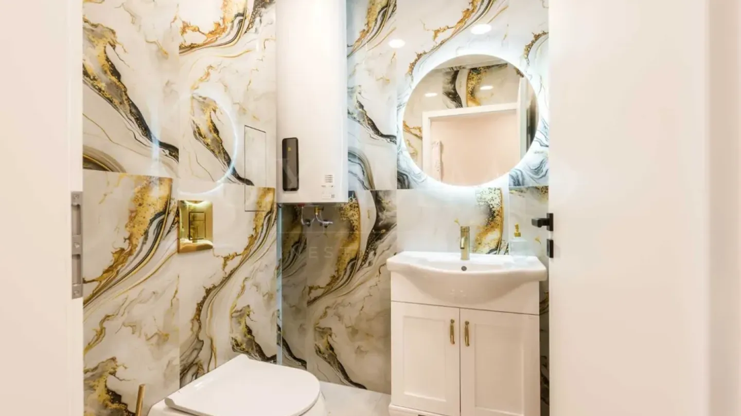 Luxury Varna Apartment Near Cathedral, Garage Included - Image 5