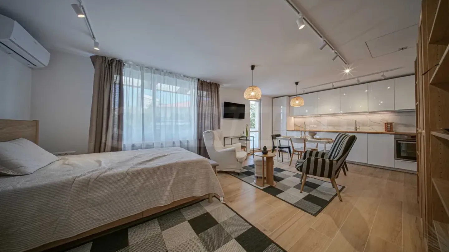 Spacious, Furnished Apartment with Terrace in Sofia's Izgrev Area - Image 4