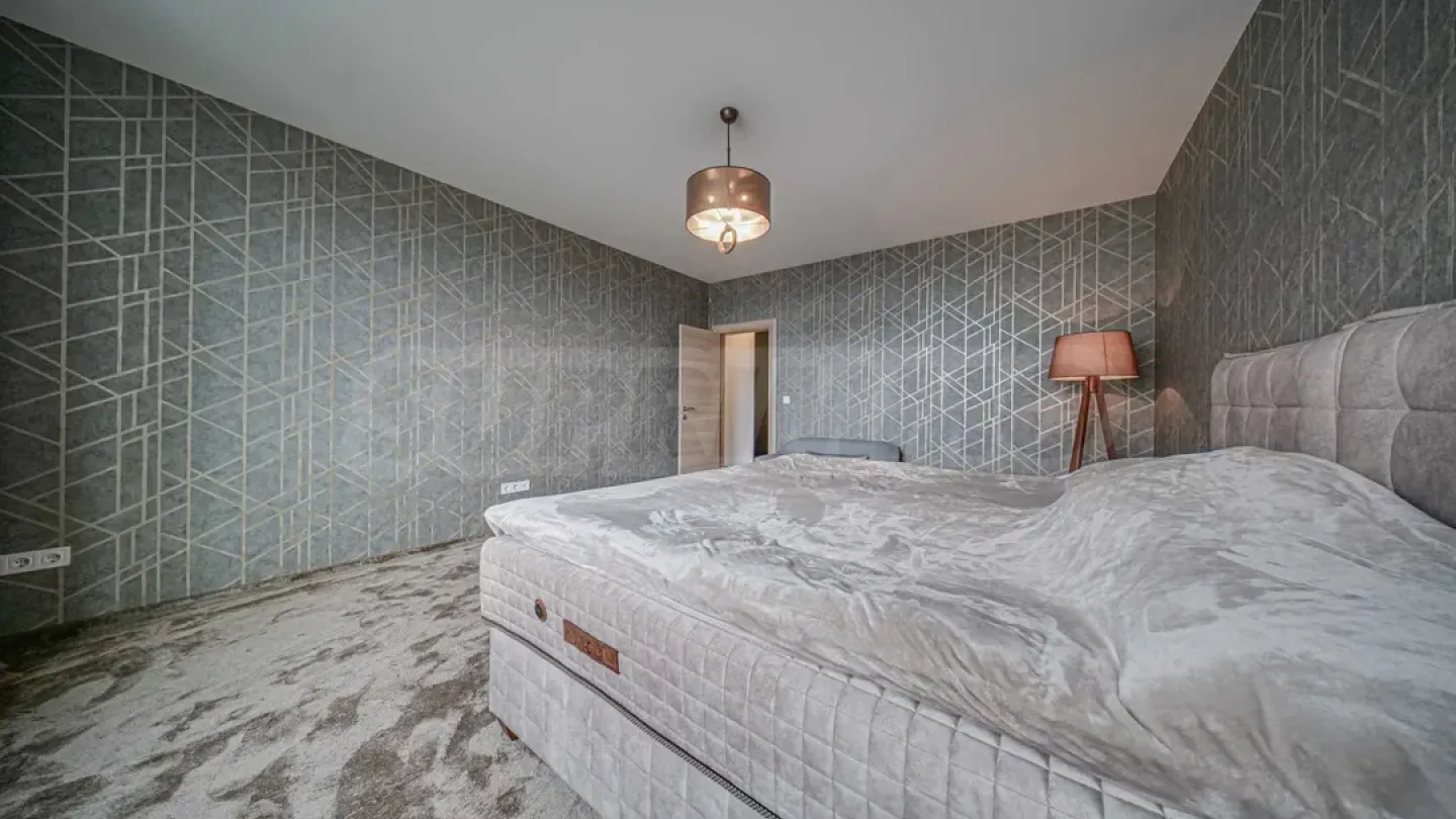 Spacious, Fully Furnished 3BR Apartment - Bulgaria - Image 4