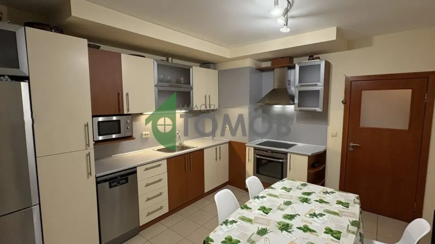Spacious 3-Bedroom Apartment in Stara Zagora, Bulgaria - Image 1