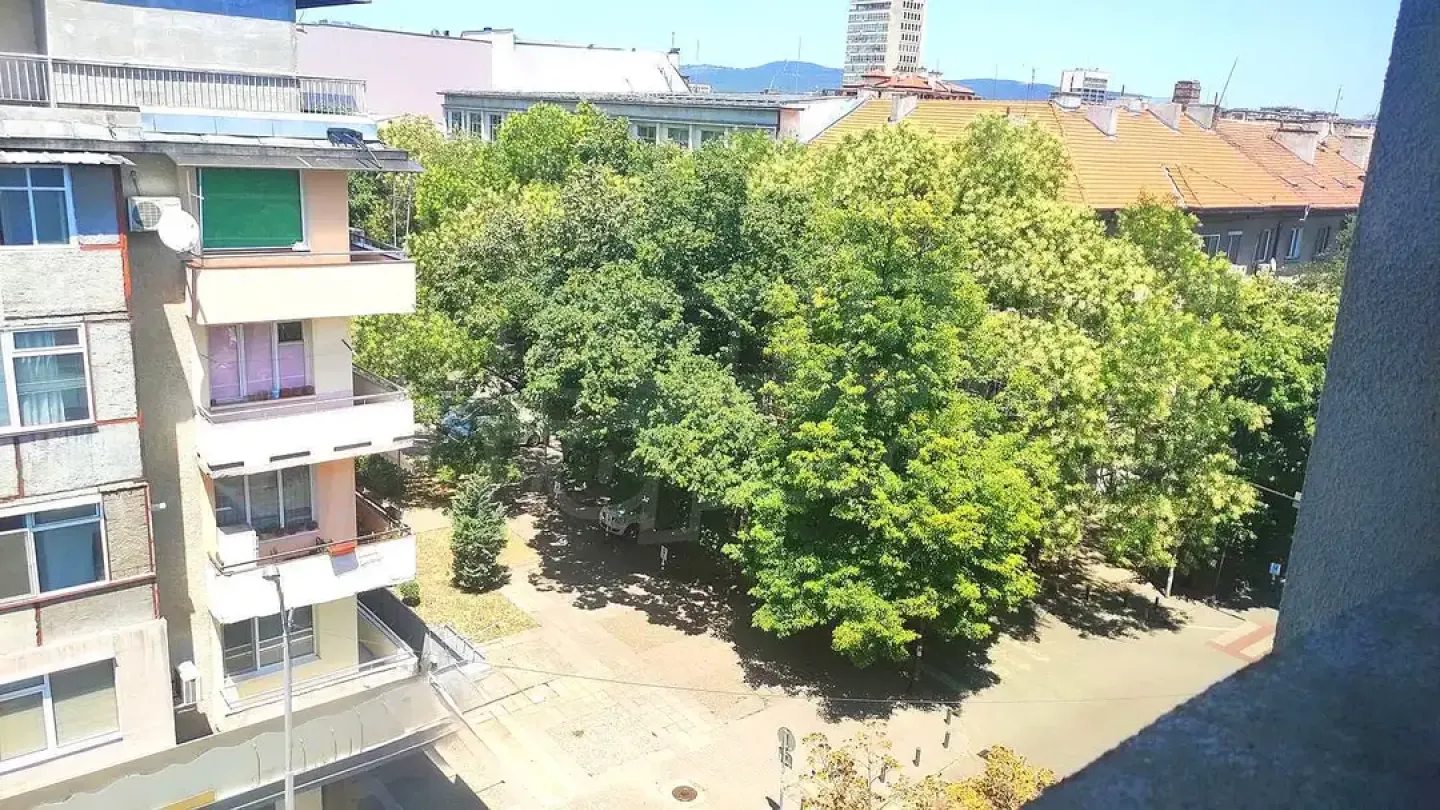 Spacious 3-Bedroom Apartment in Central Stara Zagora for Sale - Image 2