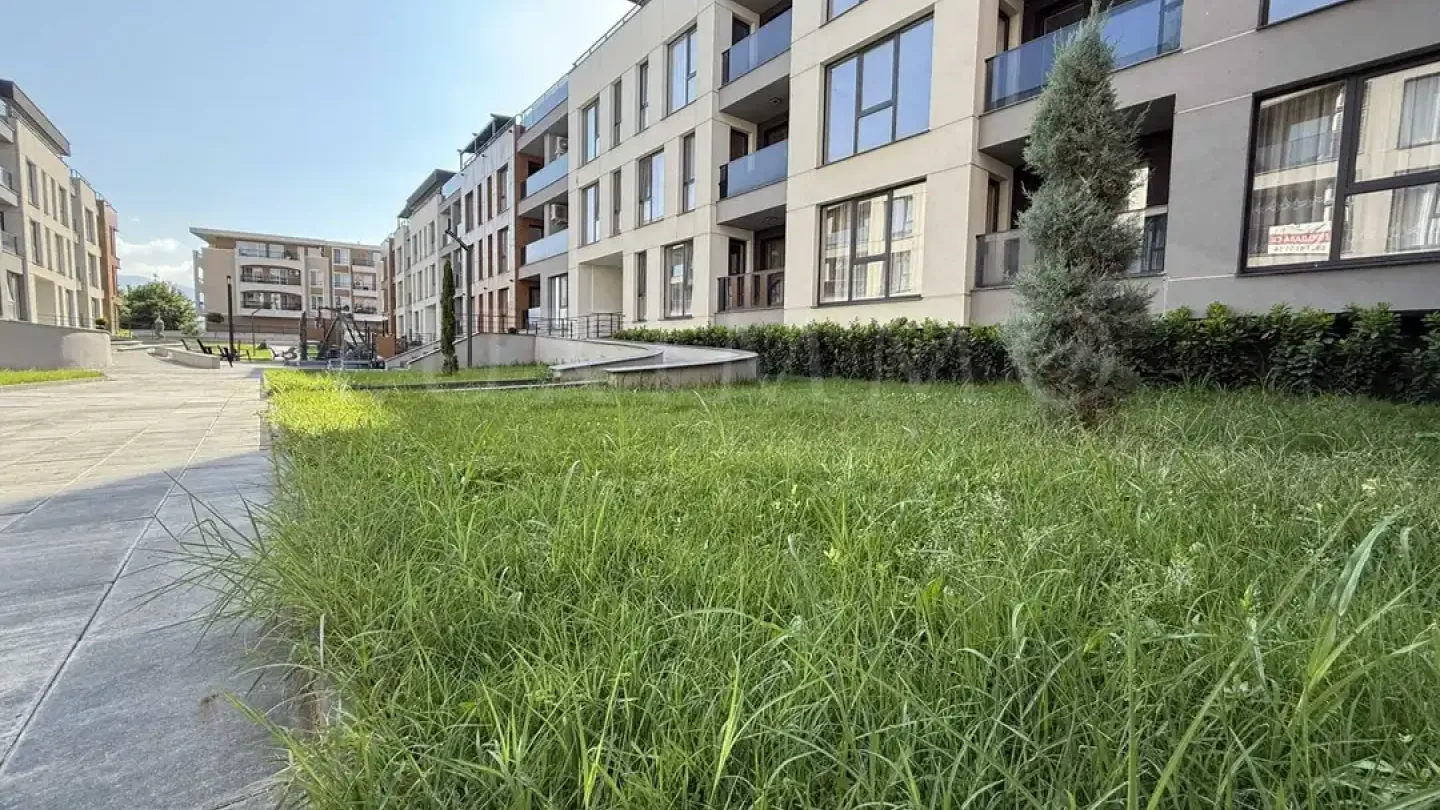 Spacious Ground Floor Apartment with Veranda in Plovdiv - Image 1