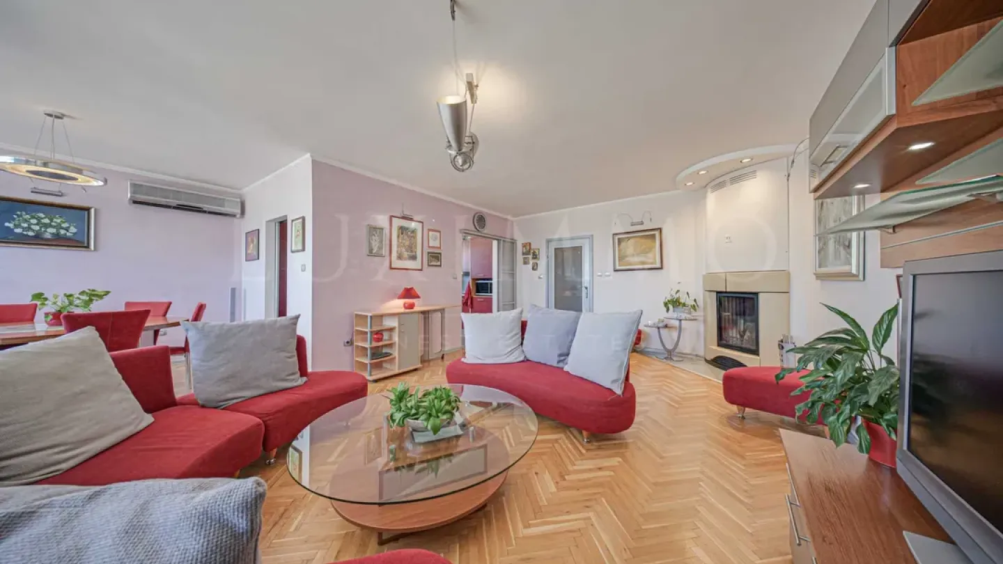 Spacious, Fully Furnished Apartment with Stunning City Views - Image 4