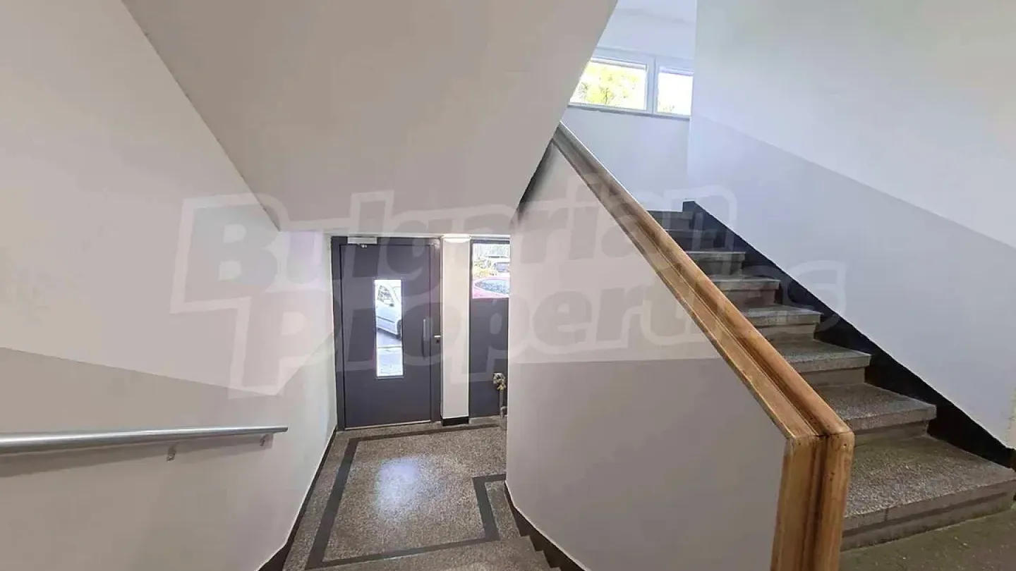 Renovated 1-Bedroom Apartment Near Lion Bridge Metro, Sofia - Image 2