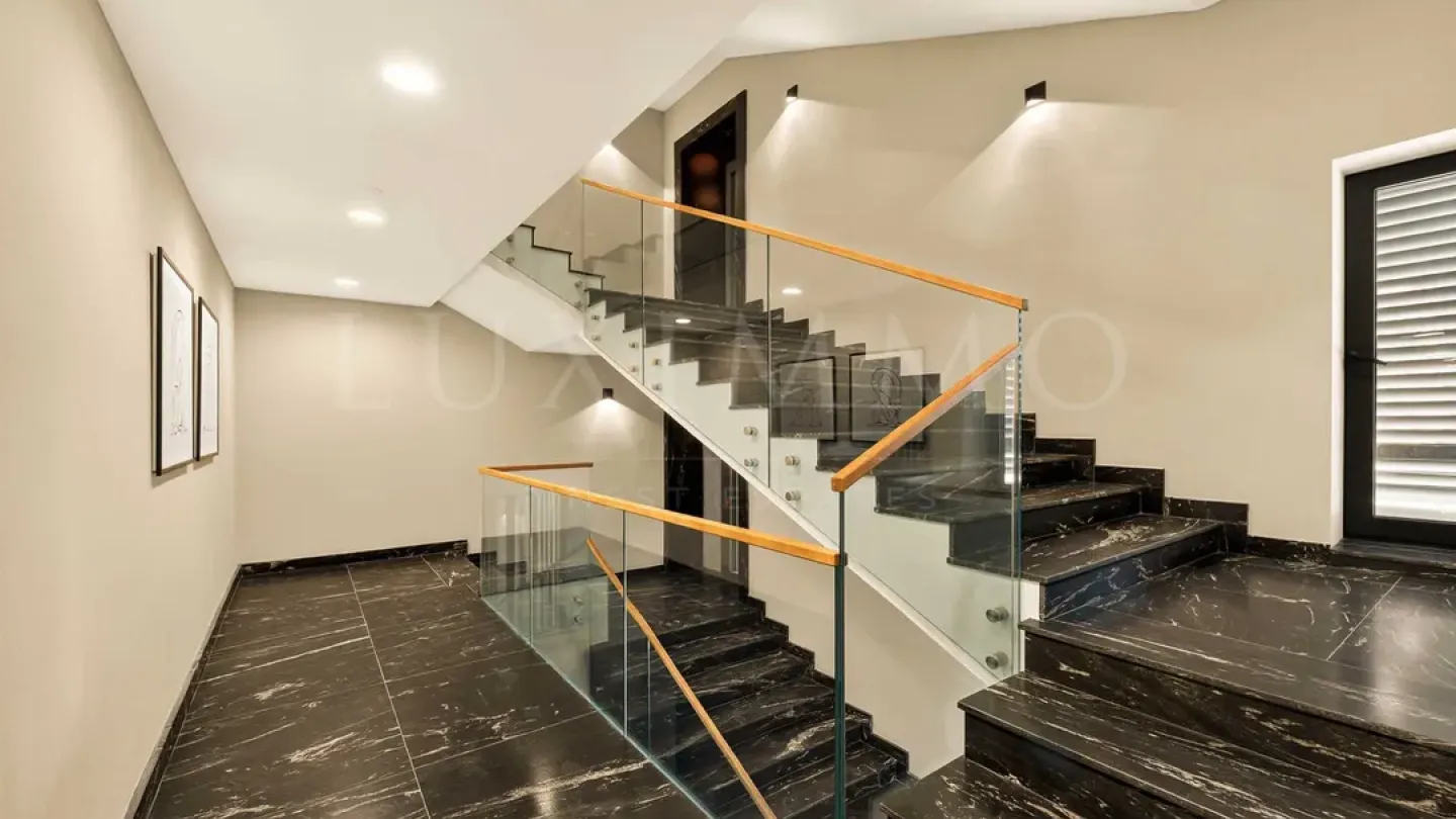 Spacious, Fully Furnished Apartment in Varna's Saltanat Complex - Image 5