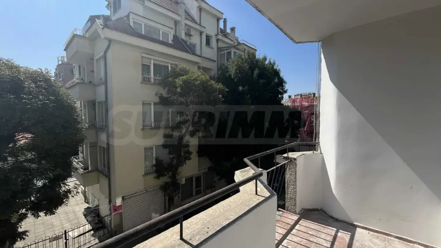 Spacious 2-Bedroom Apartment in Burgas City Center - Image 3