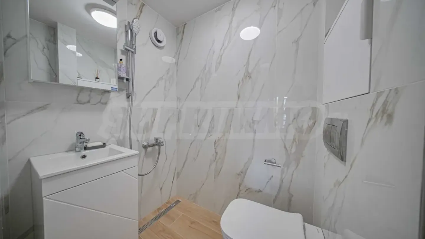 Spacious, Furnished Apartment with Terrace in Sofia's Izgrev Area - Image 1