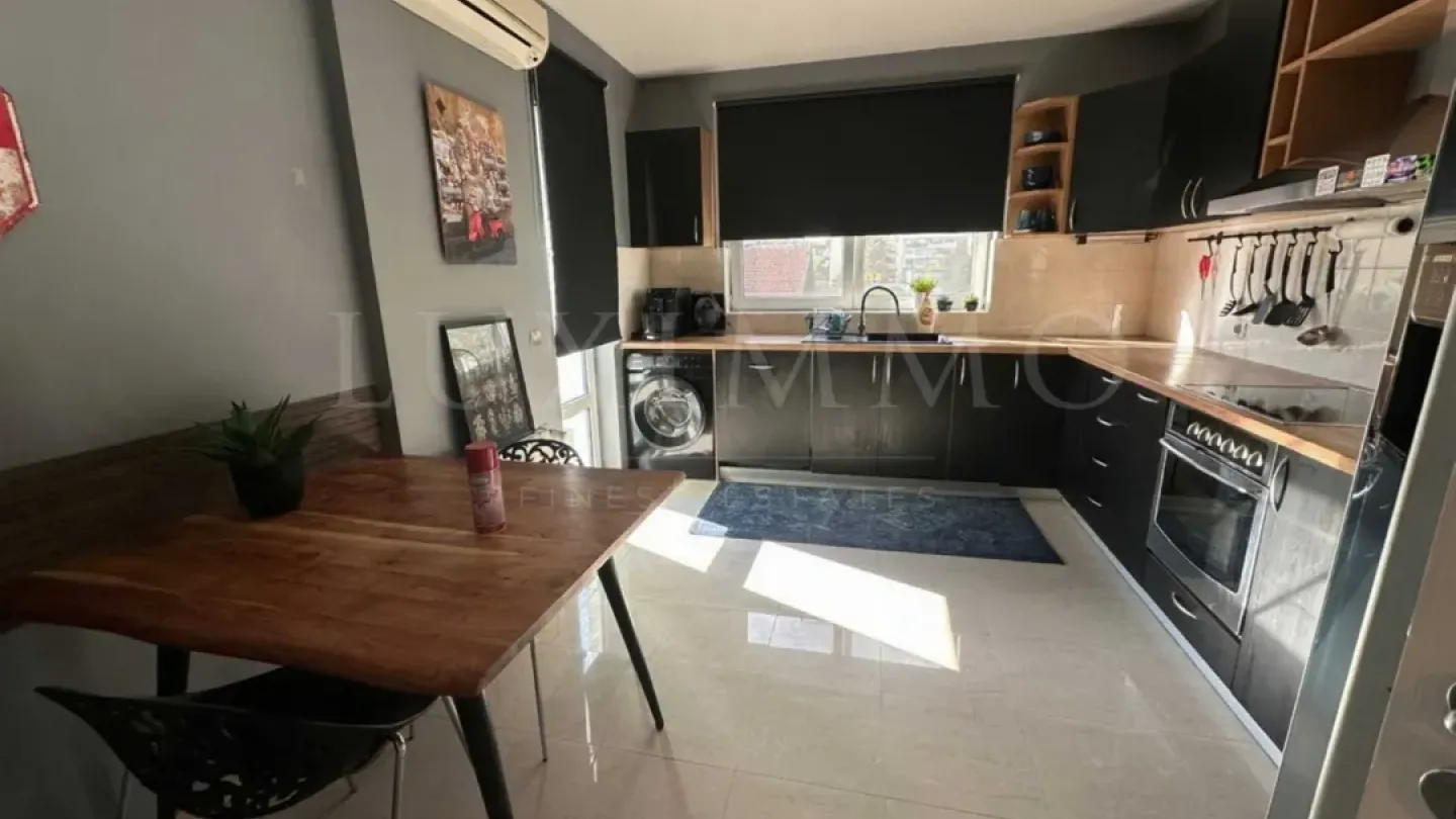 Spacious Furnished Apartment in Sofia's Desirable "Iztok" District - Image 4