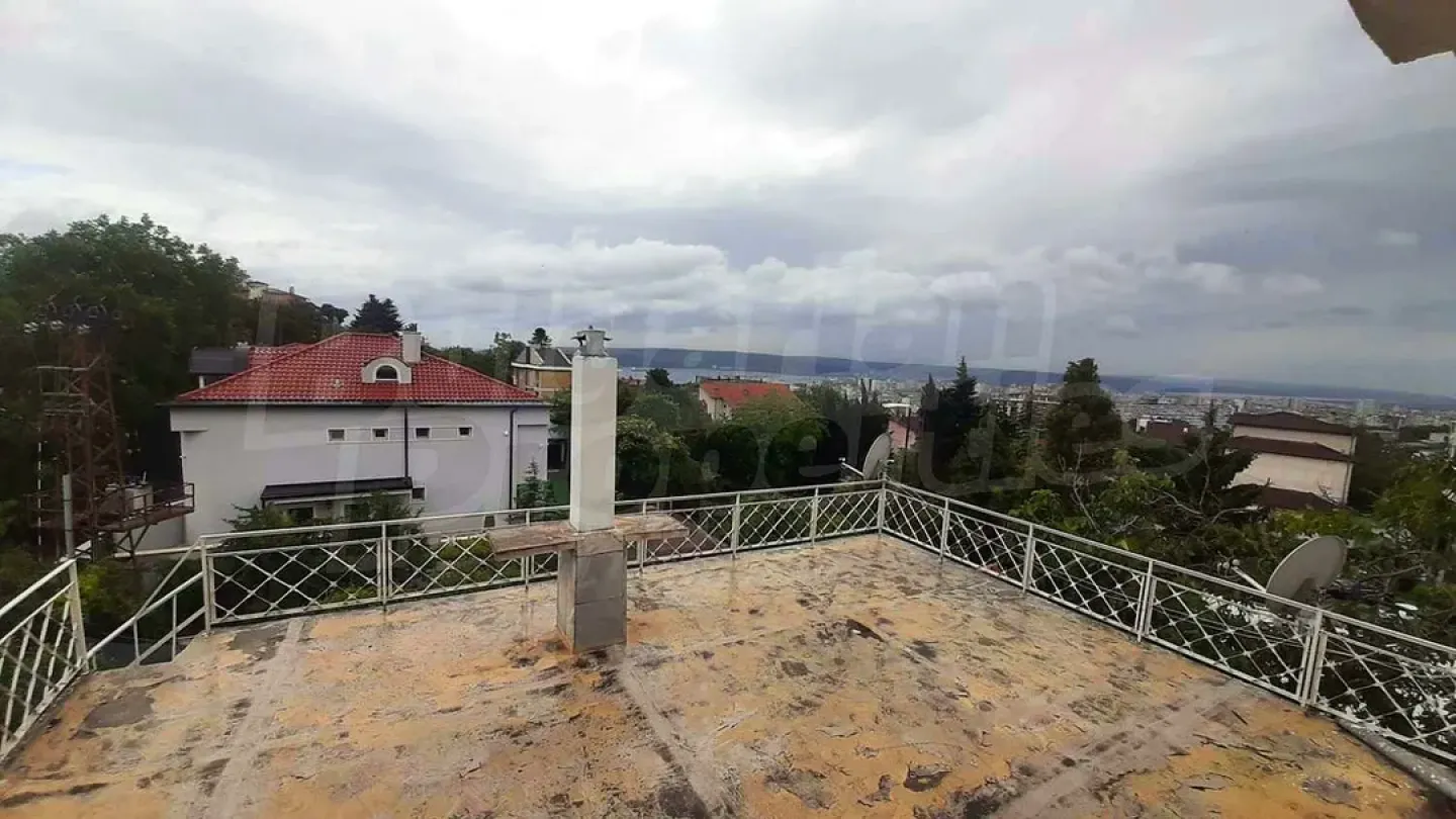 Spacious Maisonette with Sea Views & Commercial Space in Varna - Image 4