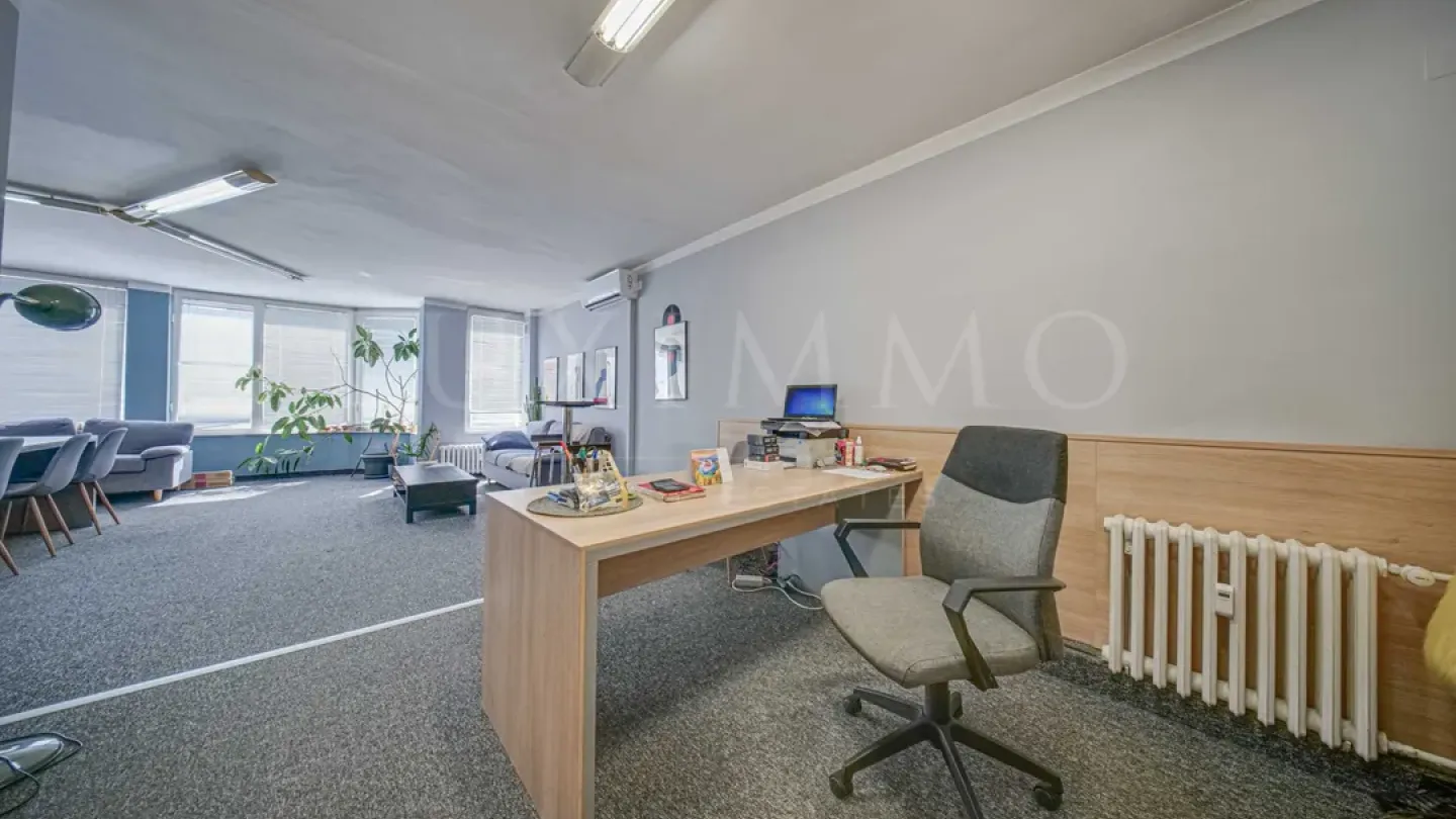 Spacious 2-Bed Apartment w/ Garage Near Marinela Hotel, Sofia - Image 4