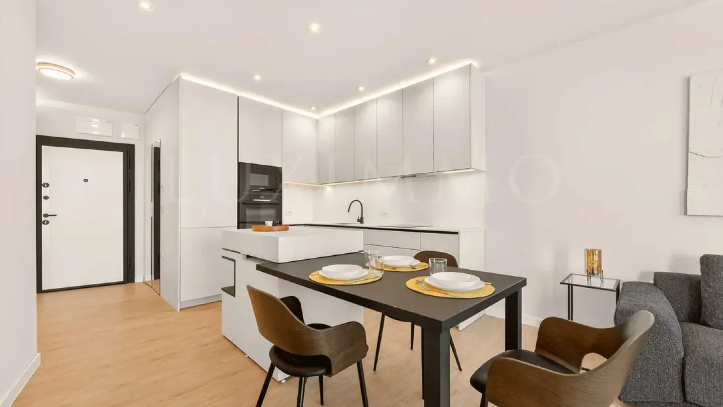 Luxurious Varna Apartment with Parking – Briz District - Image 1