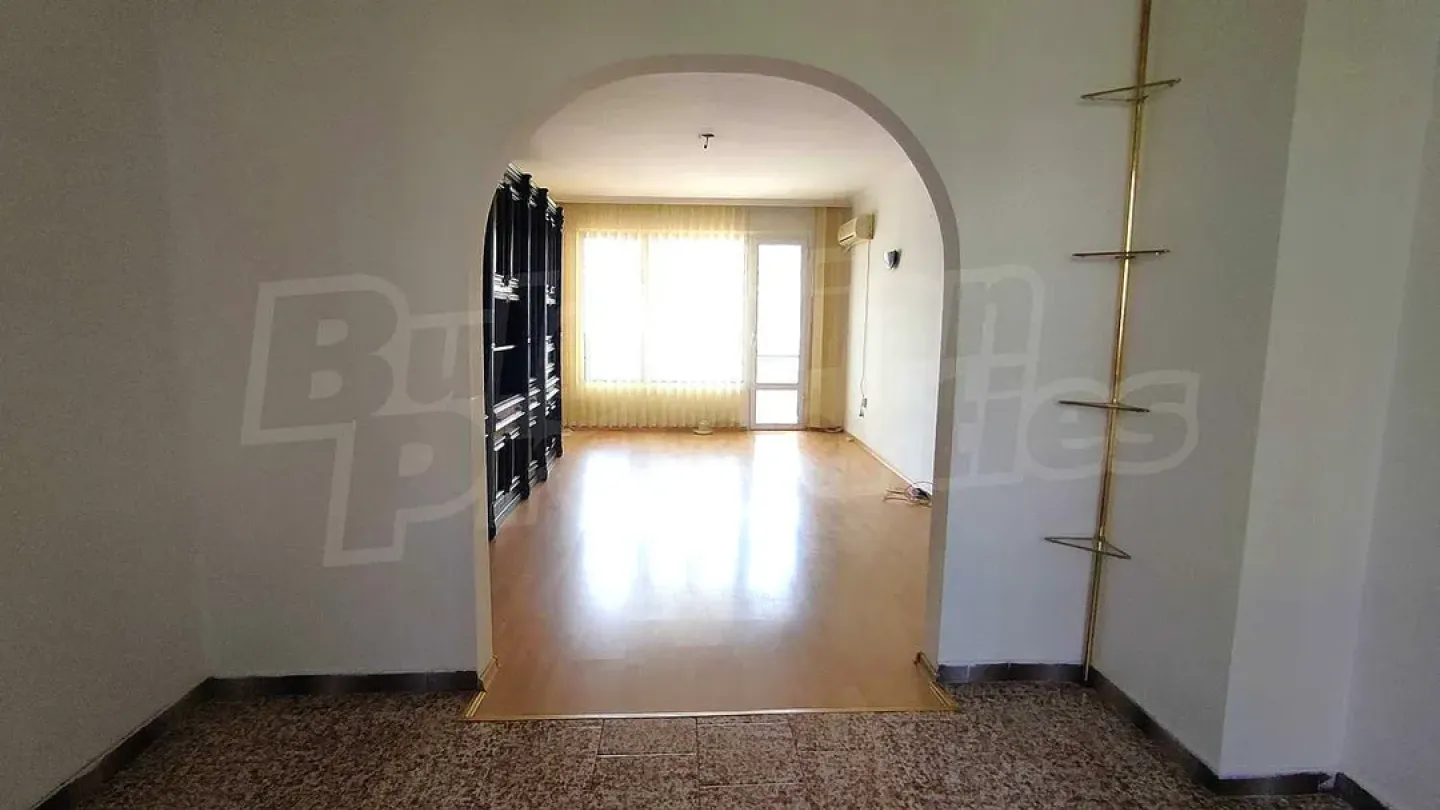 Spacious Apartment in Central Stara Zagora – 2 Bedrooms For Sale - Image 2