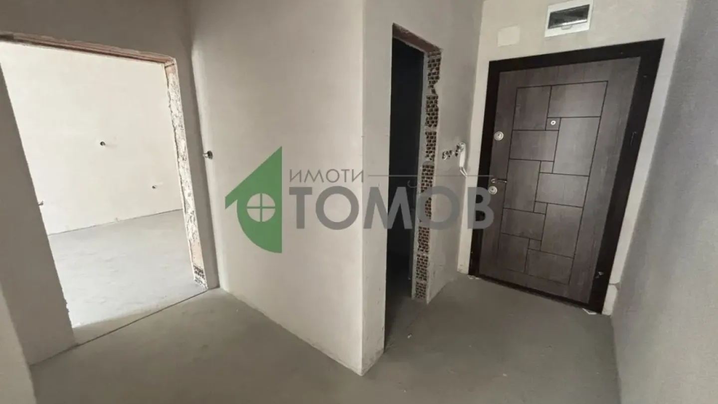 Stylish 2-Bedroom Apartment in Sunny Arazmoto, Stara Zagora - Image 1