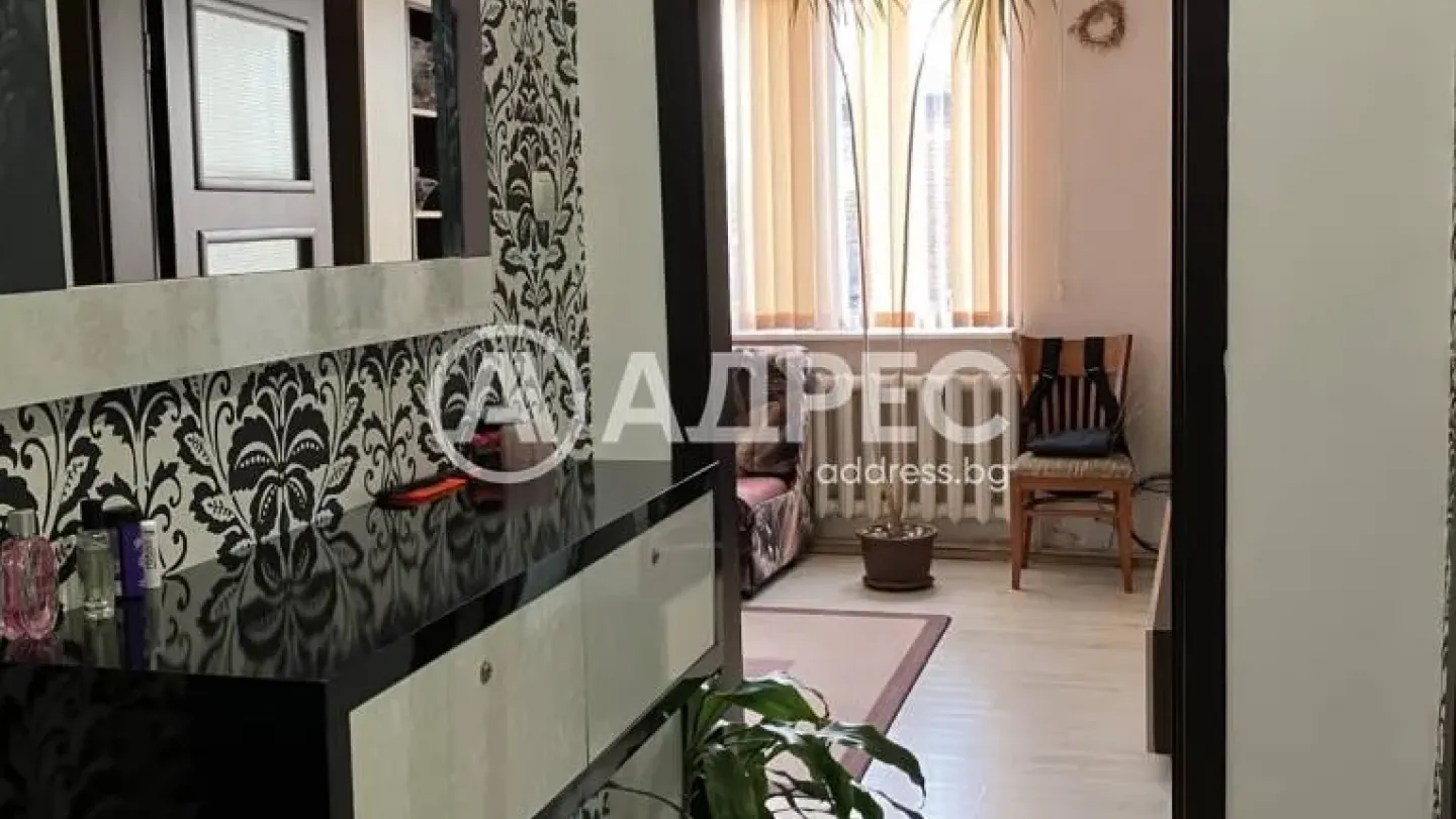 Spacious Fully Furnished Burgas Apartment with Garden and Garage for Sale - Image 5