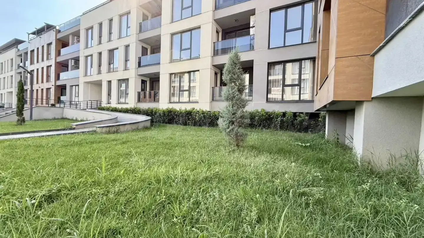 Spacious Plovdiv Apartment with Large Terrace - Image 1