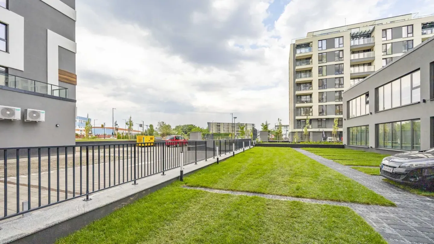 Stylish 2-Bedroom Apartment in Sofia Reina Sofia - Image 3