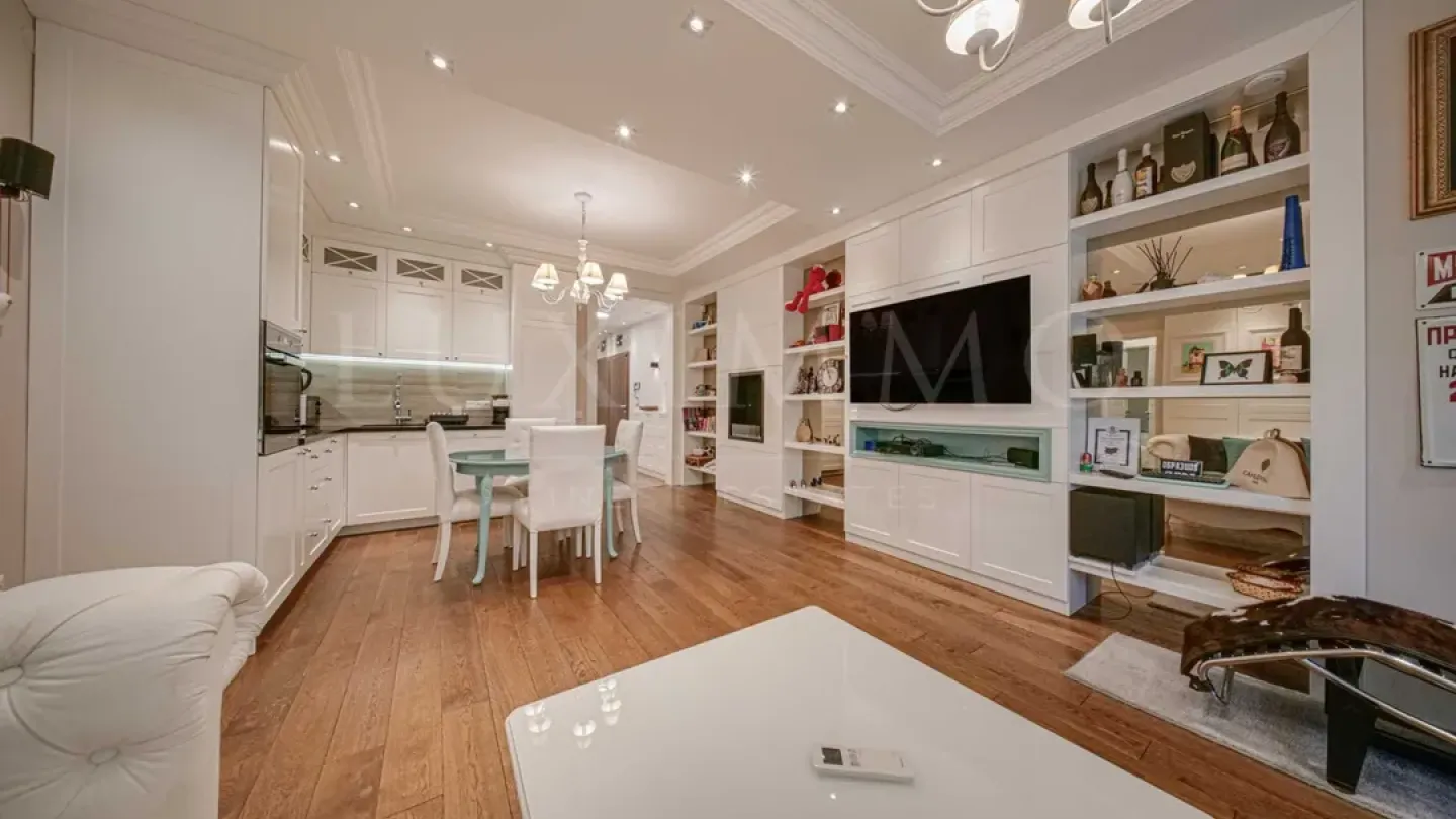 Luxurious 4-Bedroom Apartment in Maxi Complex, Sofia - Image 3