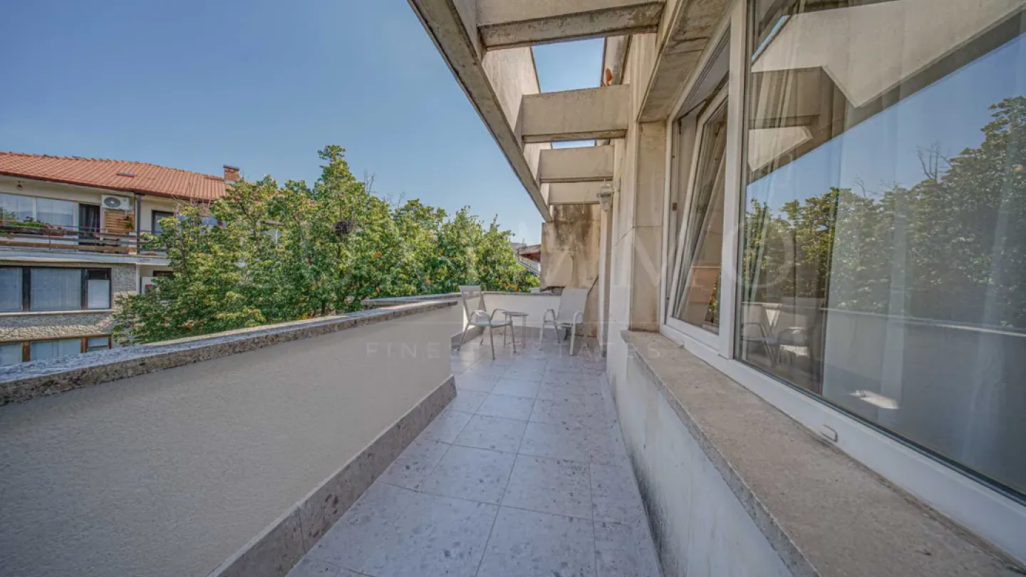 Stylish Apartment in Sofia with Garden & Modern Amenities - Image 1