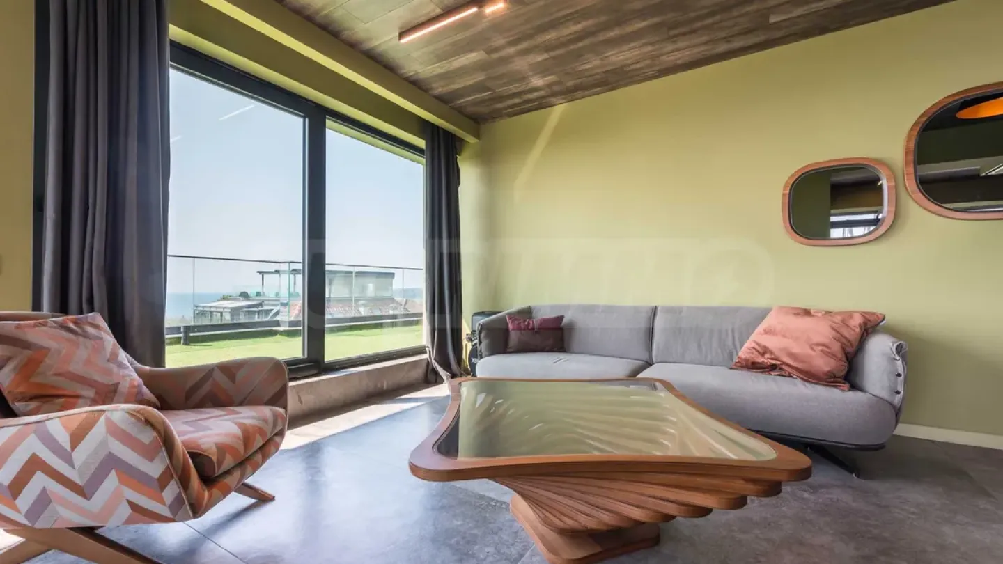 Spacious, Fully Furnished Apartment with Sea View Terrace - Image 2
