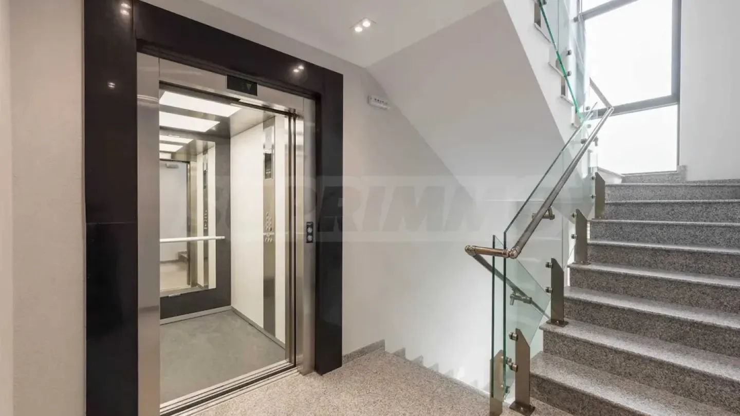 Luxurious Varna Apartment: 2-Room, Fully Furnished, Parking Included - Image 4