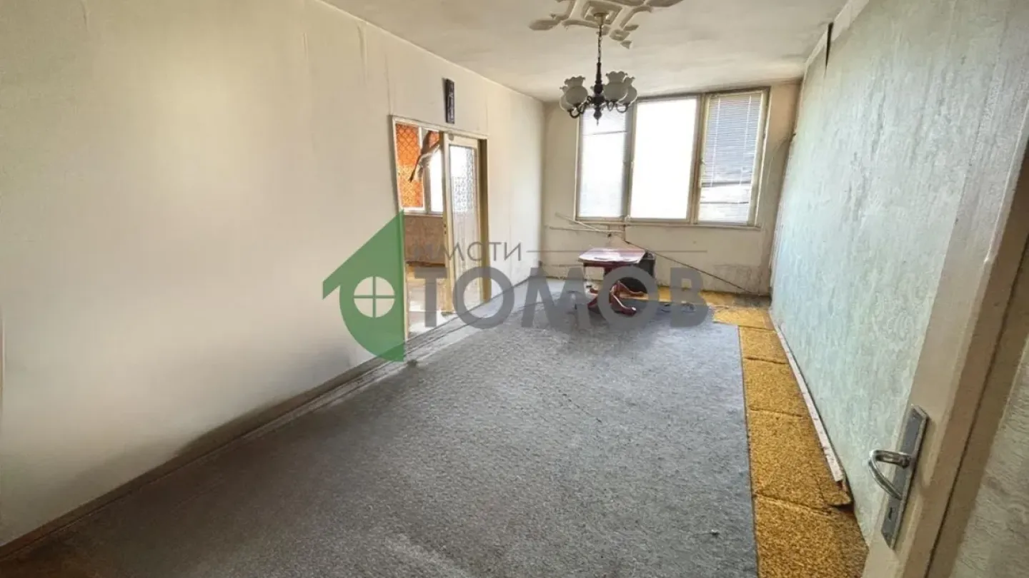 Spacious 3-Bedroom Apartment in Sunny Stara Zagora, Bulgaria - Image 5
