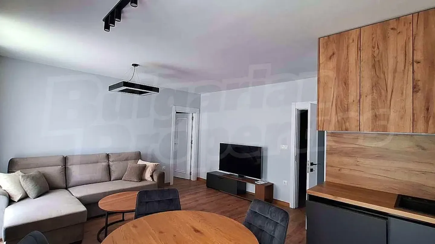 Spacious, Fully Furnished Apartment with Parking in Plovdiv - Image 4