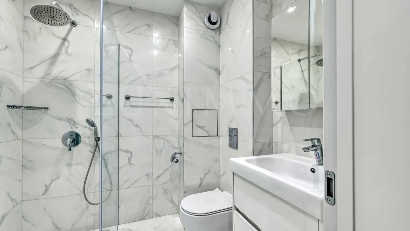 Spacious, Fully Furnished 1-Bedroom Apartment in Marble Residence, Sofia - Image 1