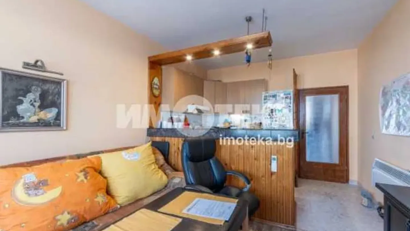 Spacious Fully Furnished Three-Bedroom Apartment for Sale in Varna's Mladezha District - Image 3