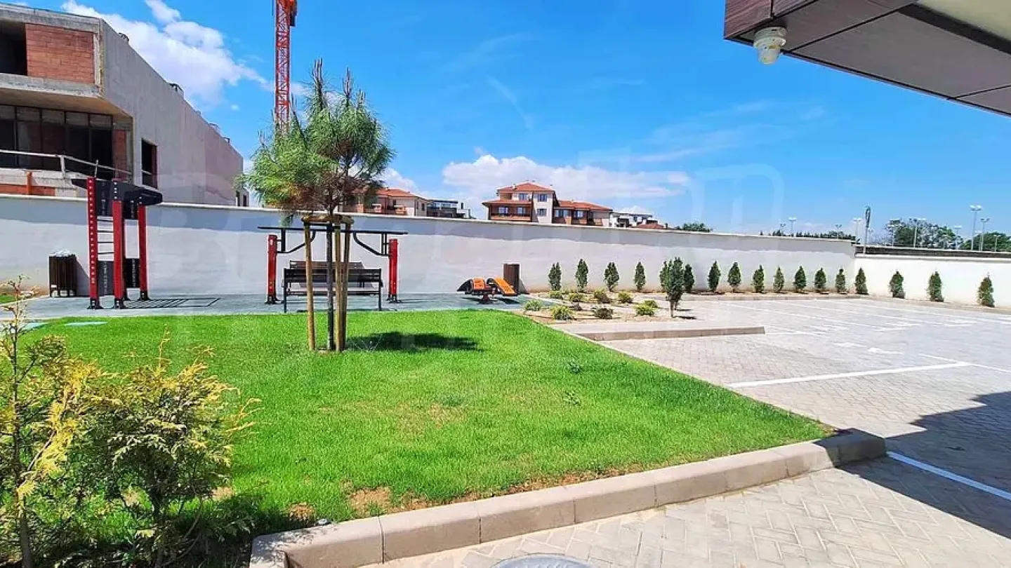 Spacious, Fully Furnished Apartment with Parking in Plovdiv - Image 1
