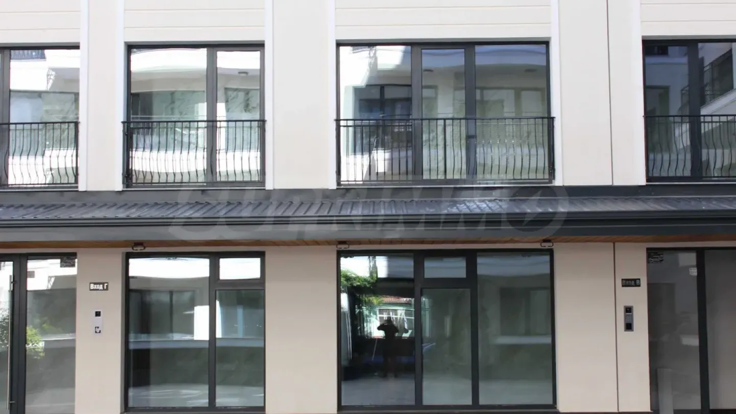 Luxury One-Bedroom Apartment in Plovdiv's Heart - €145,000 - Image 2