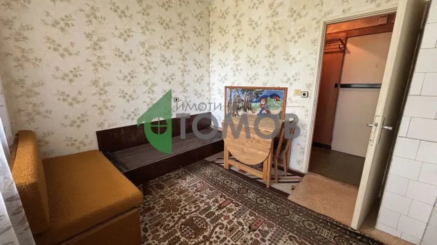Spacious One-Bedroom Apartment in Stara Zagora's Kazaniski District - Image 2