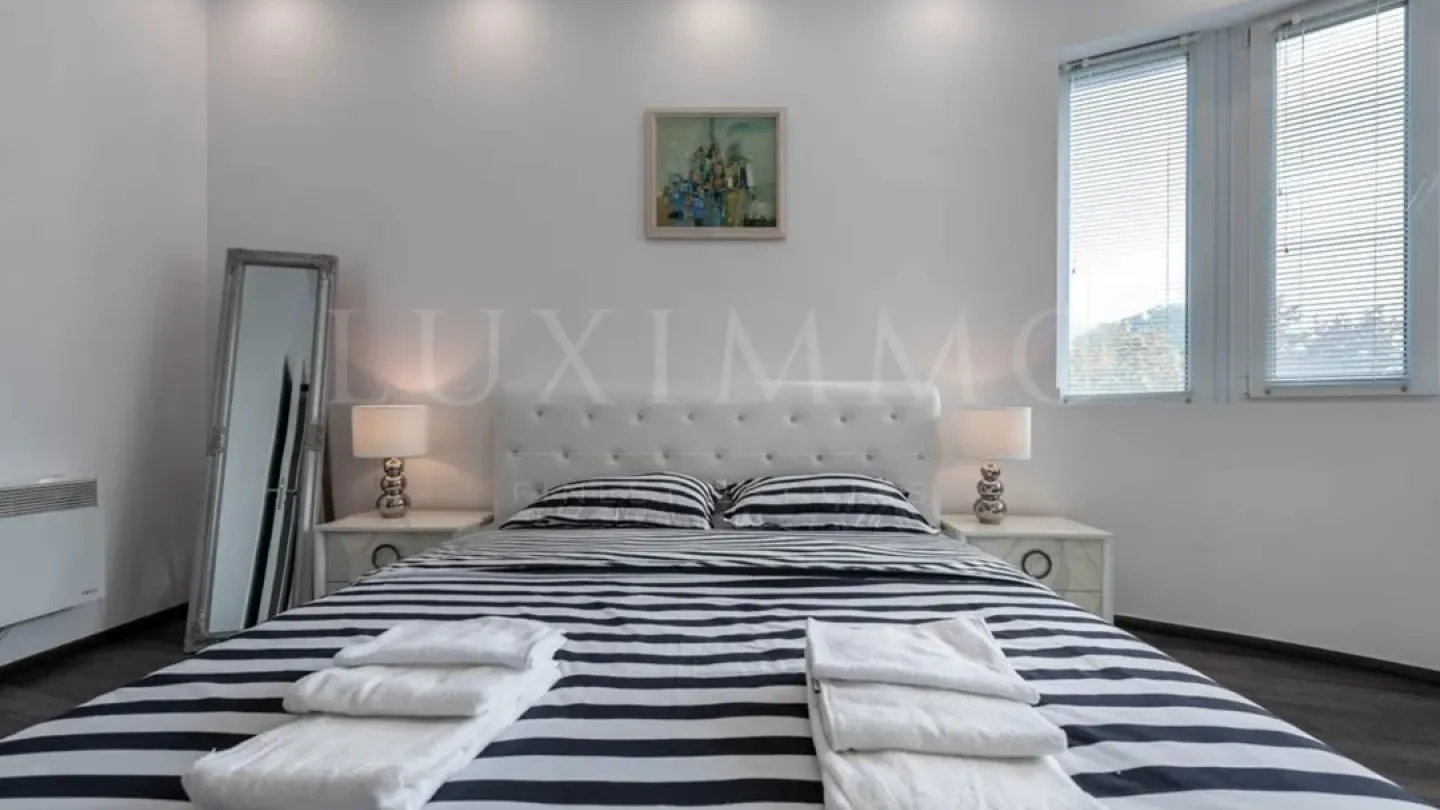 Spacious, Fully Furnished 2-Bedroom Apartment in Varna Center - Image 4
