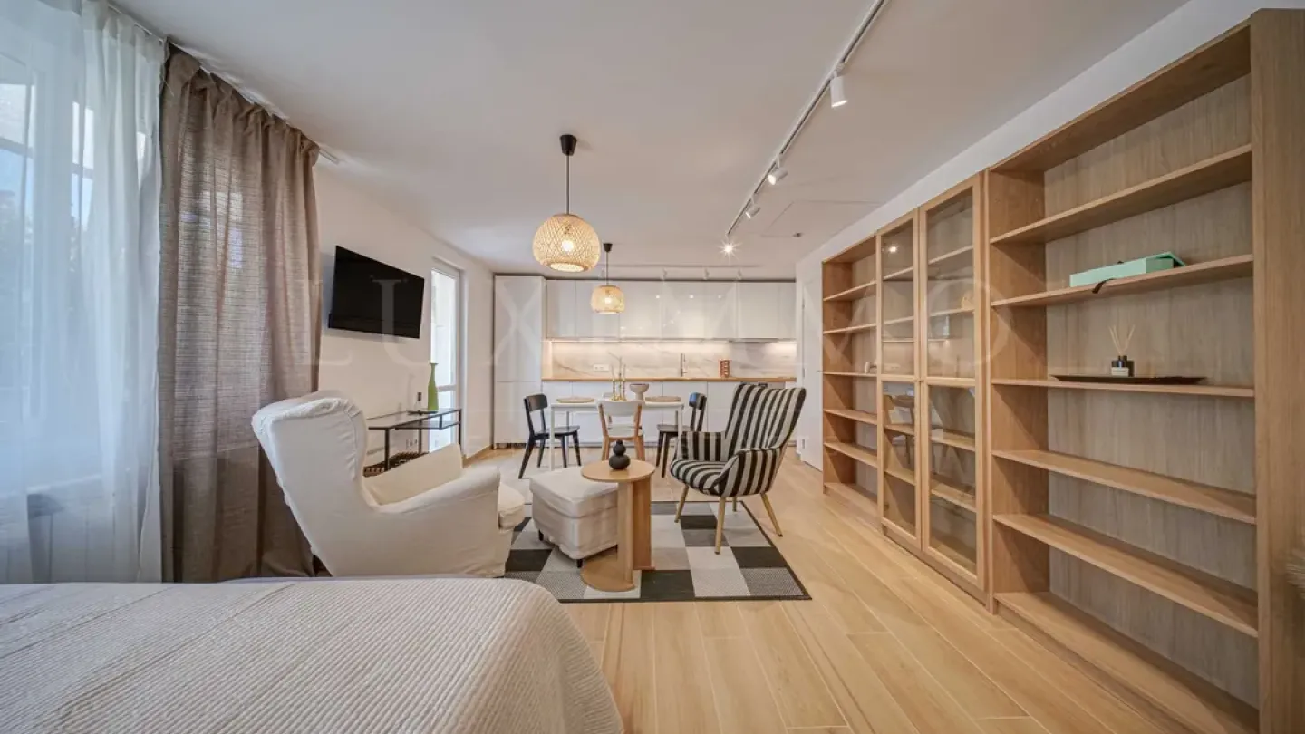Stylish Apartment in Sofia with Garden & Modern Amenities - Image 3