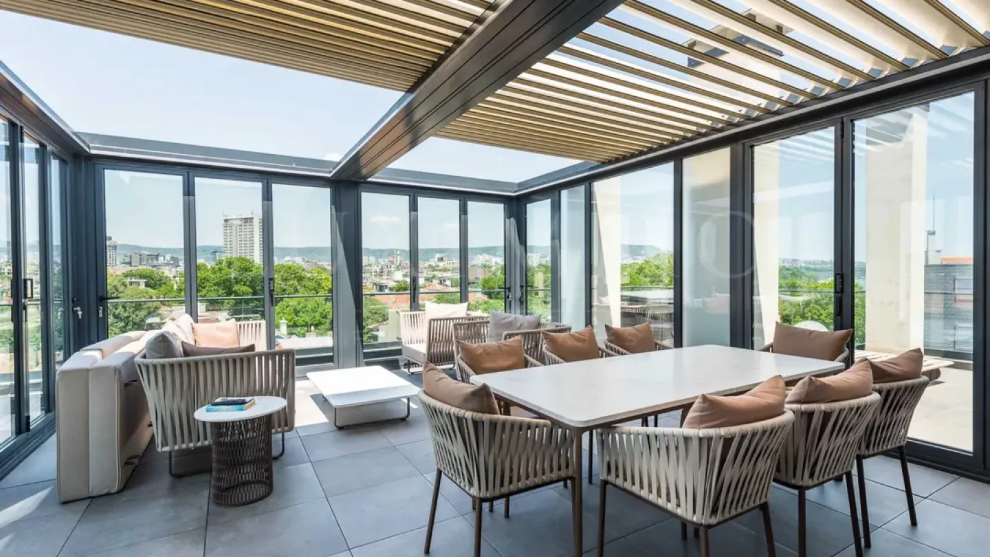 Luxury Varna Penthouse: Spa, Sea Views, & Style - Image 3