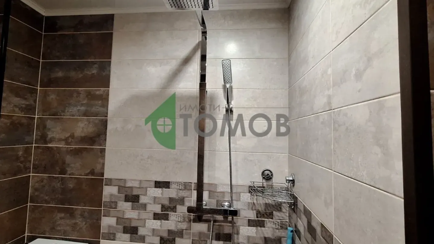 Spacious Three-Bedroom Apartment in Sought-After Stara Zagora - Image 2