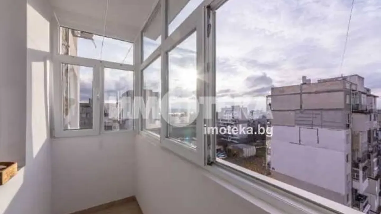 Spacious Fully Furnished Three-Bedroom Apartment for Sale in Varna's Mladezha District - Image 1