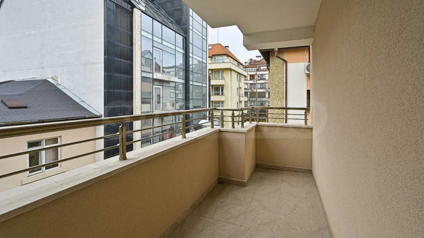 Spacious, Fully Furnished 1-Bedroom Apartment in Sofia's Banitsa District - Image 2