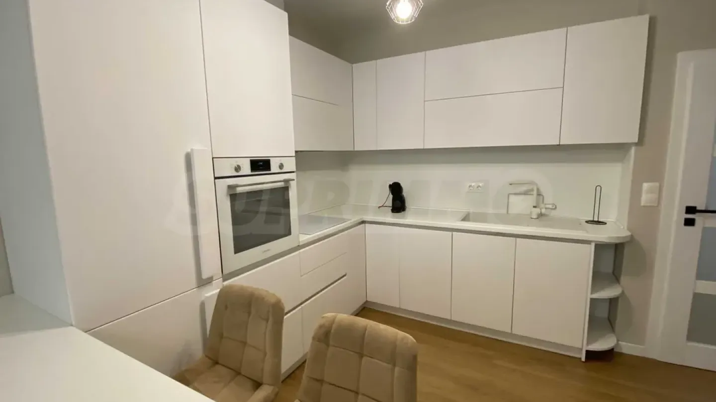 Stylish Three-Bedroom Apartment in Luxury Complex, Plovdiv - Image 1