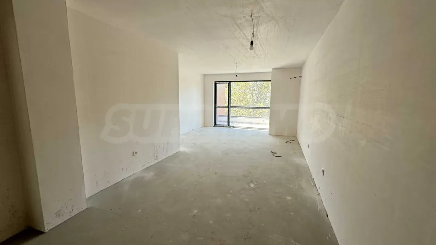 Spacious Three-Bedroom Apartment with Sea View in Varna - Image 1