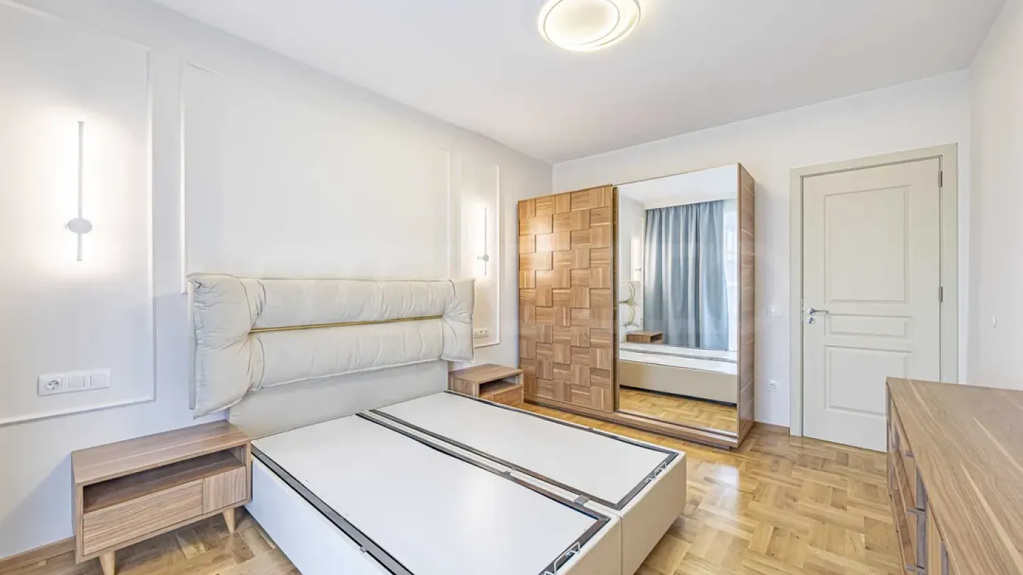 Stylish 2-Bedroom Apartment in Sofia Reina Sofia - Image 2