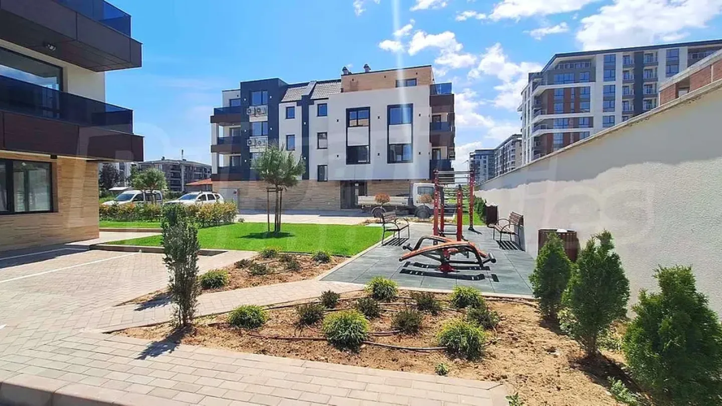 Spacious, Fully Furnished Apartment with Parking in Plovdiv - Image 3