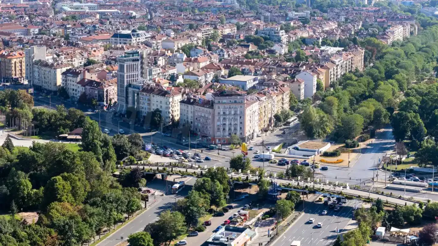 Spacious 2-Bedroom Apartment Near NДК, Sofia - Image 1