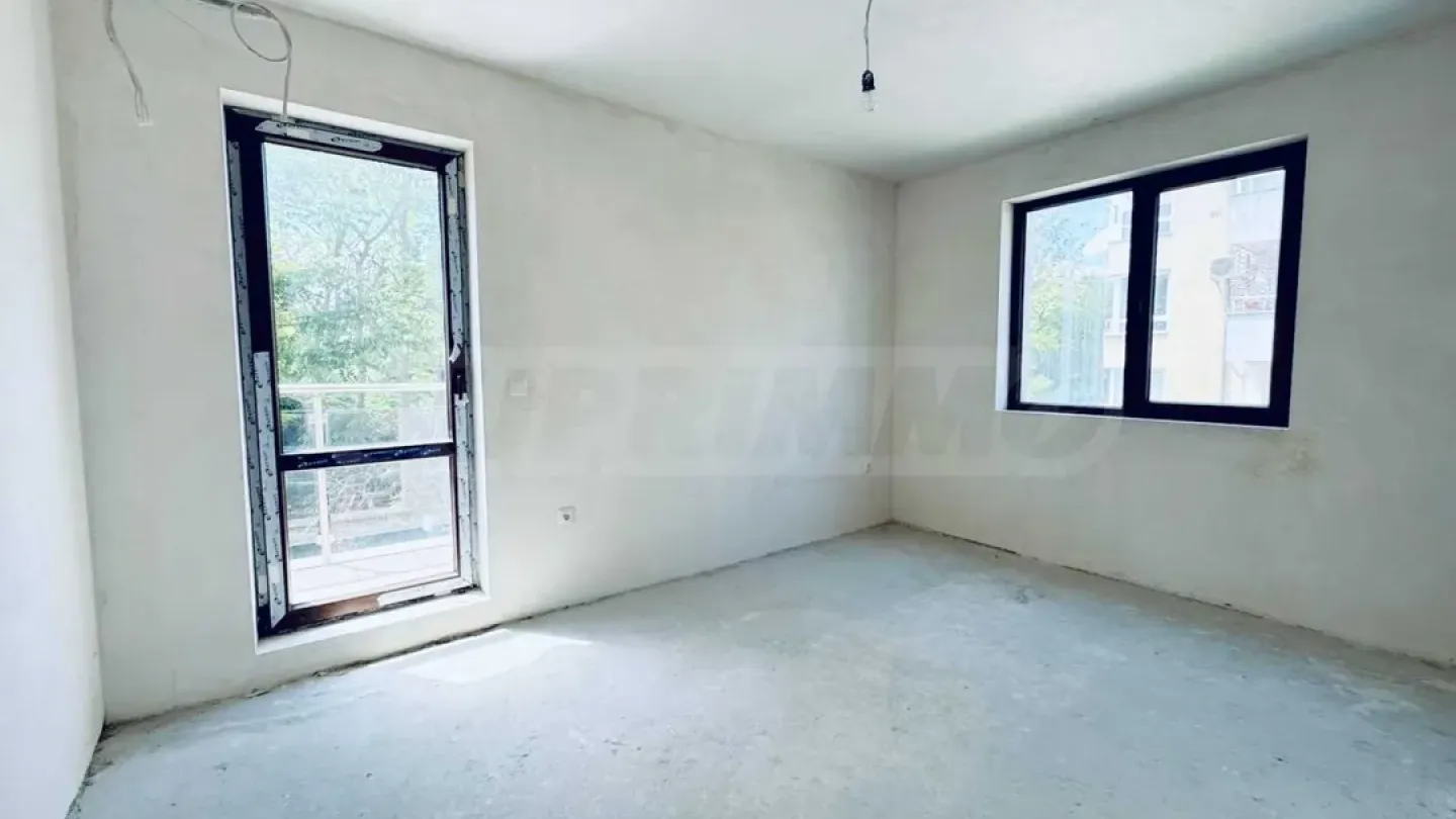 Spacious 3-Bedroom Apartment Near Varna Park - Image 4