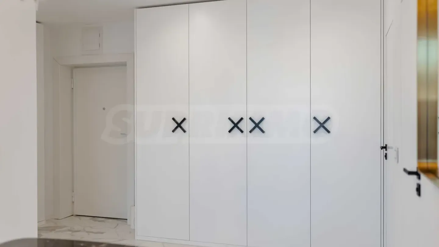 Stylish 2BR Apartment w/ Garage &amp; Storage - Image 1
