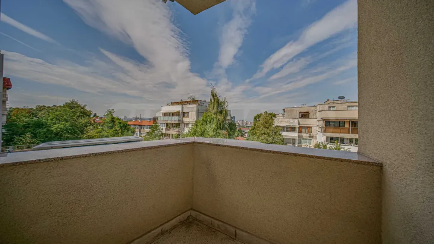 Spacious 3-Bedroom Apartment Near Hotel Marinela, Sofia - Image 3