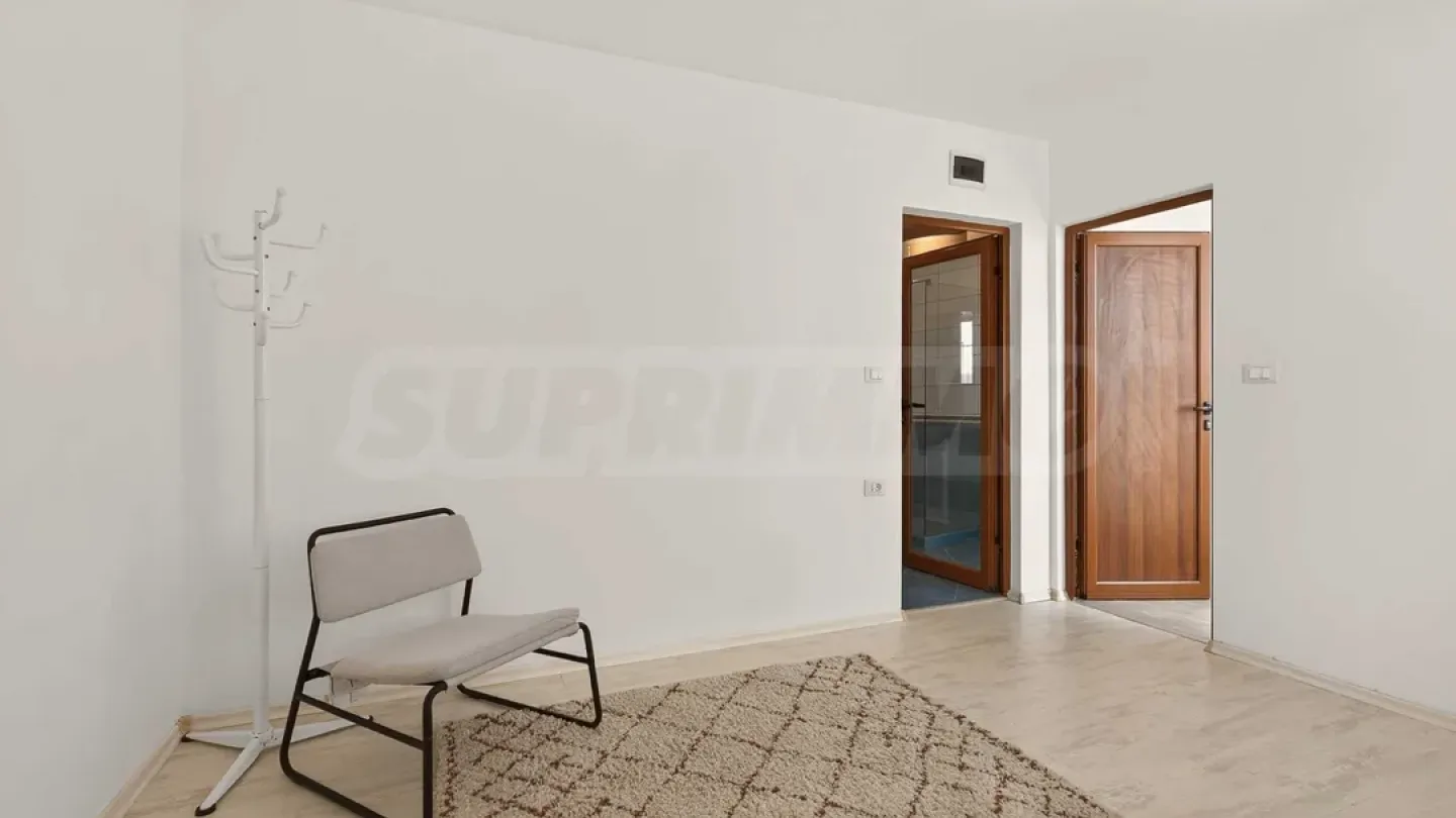 Spacious Fully Furnished 3-Bedroom Mezonet in Central Varna - Image 3
